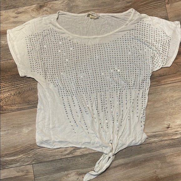 Love J Cropped Shirt Size Large White Rhinestone Studs Knot Tie Front Stretchy - Picture 1 of 3